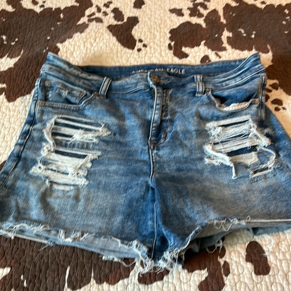 American Eagle stonewashed distressed shorts great condition SZ 16